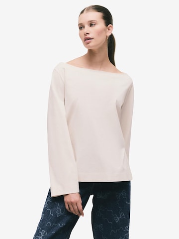 Tricou de la Next pe alb: față