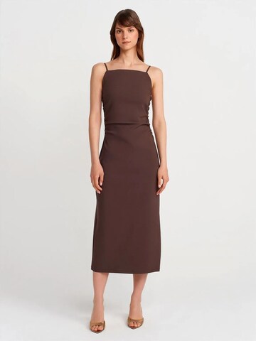 Dilvin Dress in Brown: front