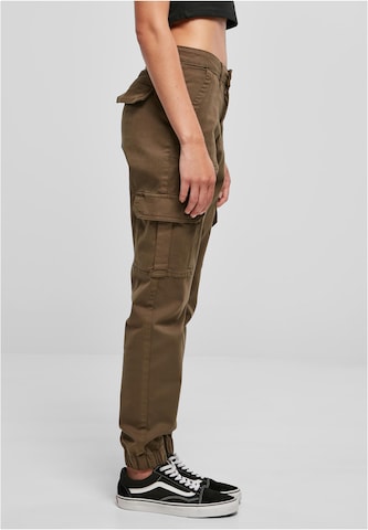 Tapered Pantaloni cargo di Urban Classics in verde