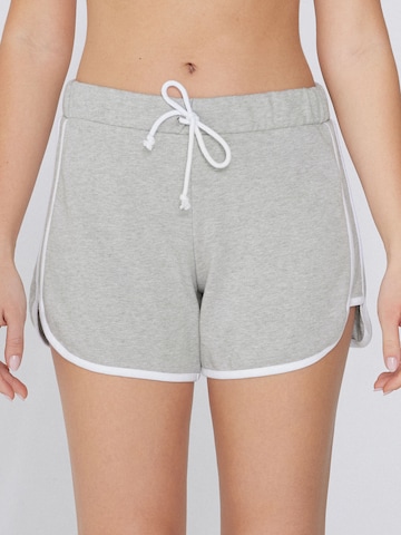 Tezenis Regular Pants in Grey: front