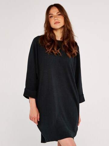 Robe Apricot en vert : devant
