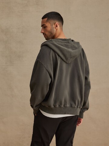 DAN FOX APPAREL Sweatjacke 'Lukas' in Grau