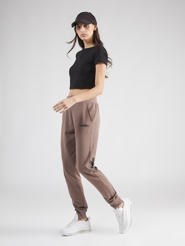 Effilé Pantalon de sport 'LEGACY' Hummel en marron