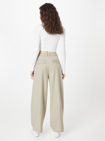 WEEKDAY Wide leg Pleat-front trousers 'Esme' in Green