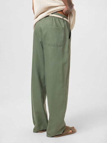 Dandalo Regular Trousers in Green