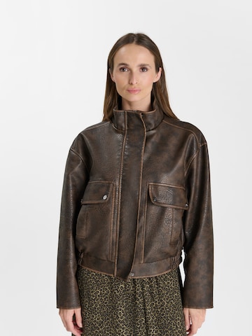 Veste mi-saison 'BROWNIE' Le Temps Des Cerises en marron : devant
