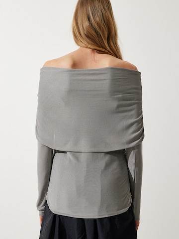 Happiness İstanbul Tröja i grå