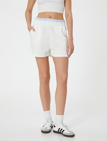 Koton Loosefit Shorts in Weiß: Vorderseite