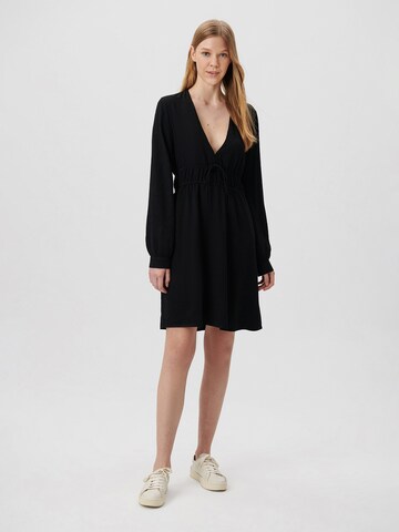 Mavi Kleid in Schwarz