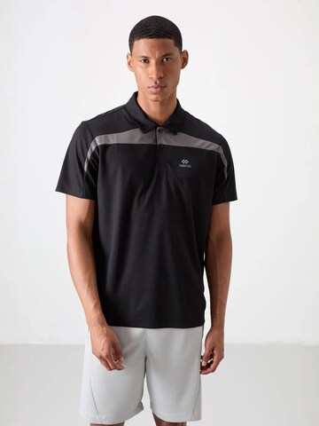 Tommy Life Shirt in Black: front