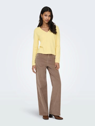 Pull-over 'ONLLOYAL' ONLY en jaune