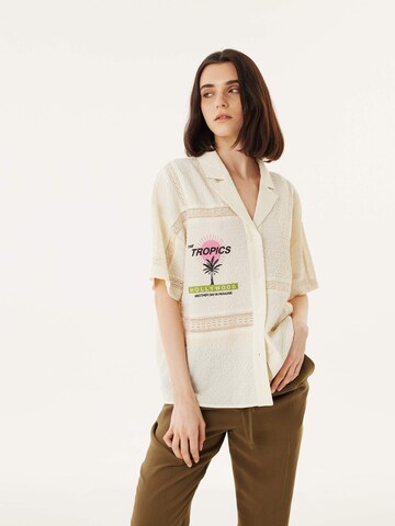 Twist Blouse in Beige: front