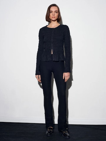 évasé Leggings Dilvin en noir : devant