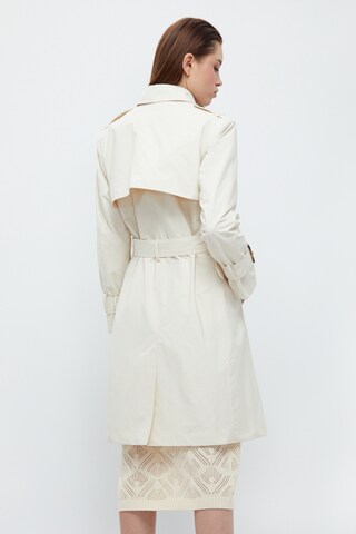 Finn Flare Trenchcoat in Beige