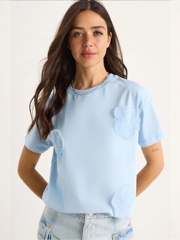 Maglietta di Bianco Lucci in blu: frontale