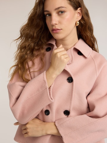 Cappotto invernale di MOTIVI in rosa