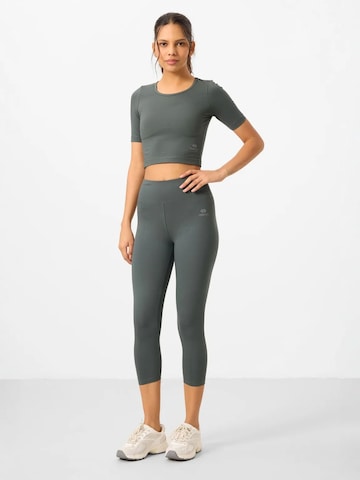 Completo sportivo di Tommy Life in grigio