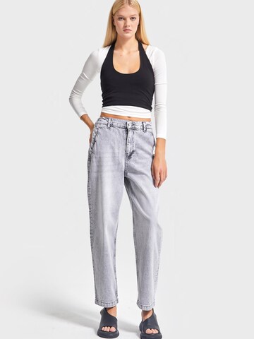 IT'S BASIC Regular Jeans in Grey