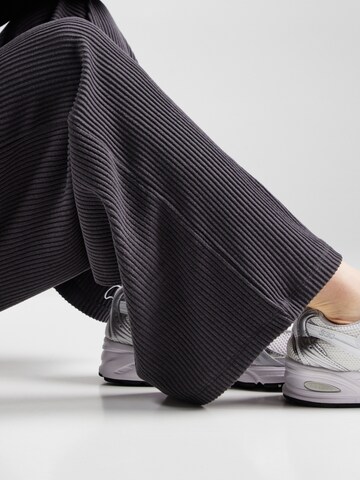 Abercrombie & Fitch Wide Leg Hose in Grau