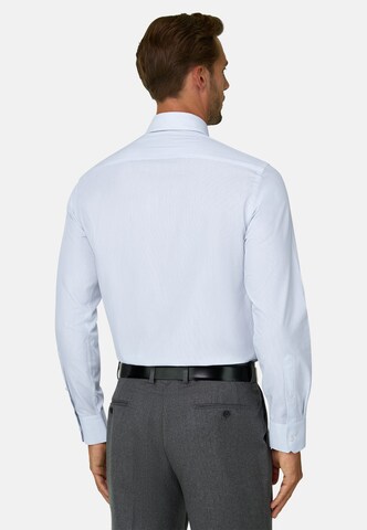 Coupe regular Chemise business Boggi Milano en bleu : derrière
