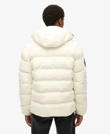 Veste d’hiver Superdry en blanc