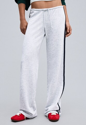 Loosefit Pantalon Bershka en gris : devant
