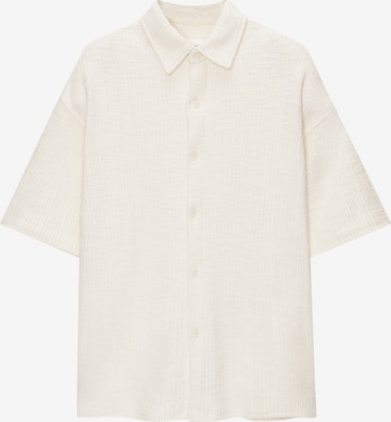 Pull&Bear Comfort fit Button Up Shirt in White: front