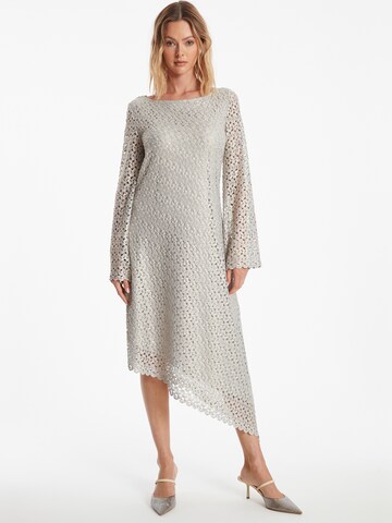 Ana Alcazar Kleid 'Zisa' in Silber: Vorderseite