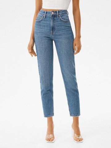 Bershka Tapered Jeans in Blue: front