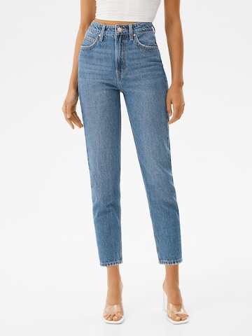 Bershka Tapered Jeans in Blue: front