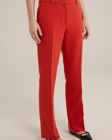 Regular Pantalon à plis WE Fashion en rouge