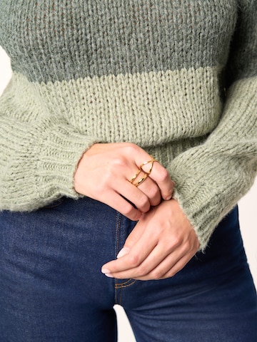 ABOUT YOU x Laura Giurcanu Sweater 'Nia' in Green