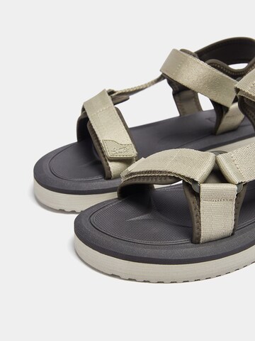 Pull&Bear Trekkingsandal i grön