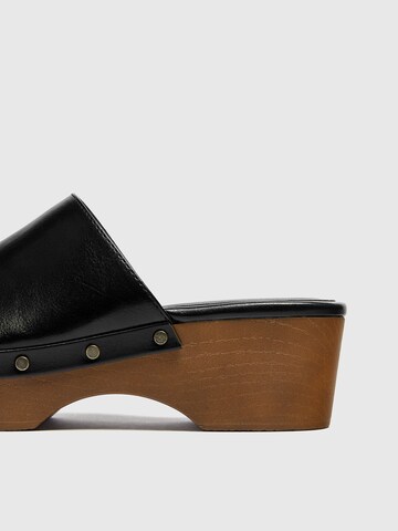 Pull&Bear Clogs in Black