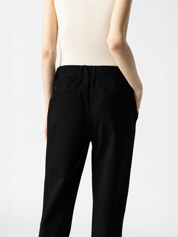 Loosefit Pantalon 'Amyy' Les Lunes en noir
