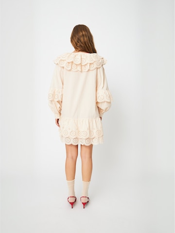 Robe ' Nellacras ' Crās en beige
