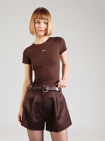 GUESS JEANSMajica - smeđa boja: prednji dio