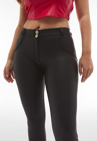 Freddy Skinny Pants in Black