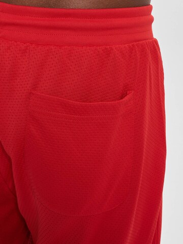 Tommy Jeans Loosefit Shorts in Rot