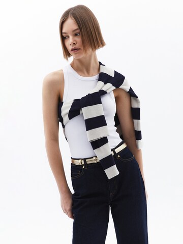 OXXO Top in White