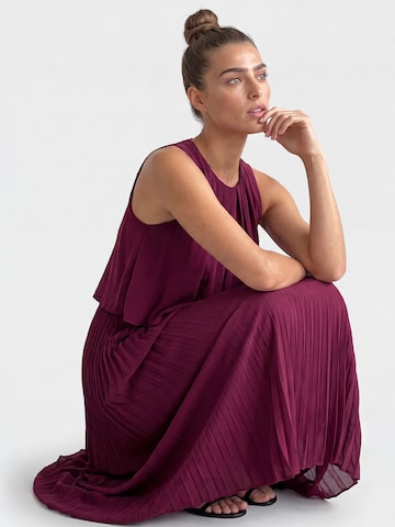 APART Evening Dress in Red