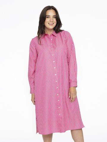 Robe-chemise Yoek en rose : devant