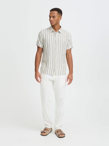 Regular Pantalon chino ' BHLikan ' BLEND en blanc