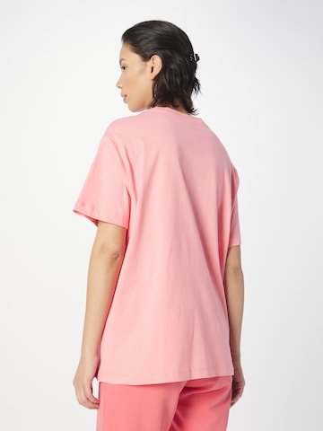 Nike Sportswear T-shirt 'Essential' i rosa