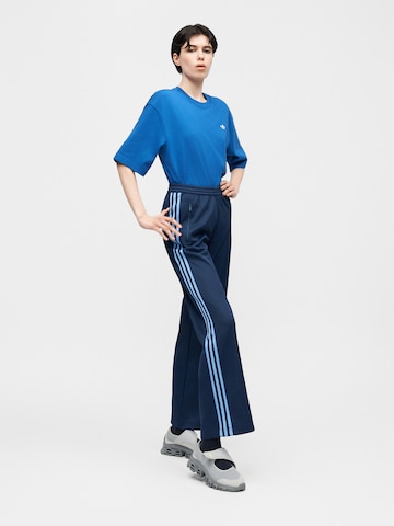 ADIDAS ORIGINALS - Loosefit Pantalón 'CLASSIC' en azul