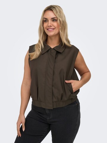 ONLY Carmakoma - Chaleco 'CARLissy' en marrón: frente