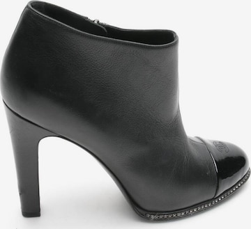 CHANEL Dress Boots in 37,5 in Black: front