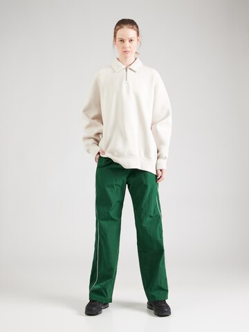 Nike Sportswear Loose fit Trousers in Green