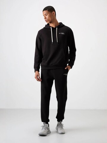 Tommy Life Trainingspak 'Aktive Sets' in Zwart: voorkant