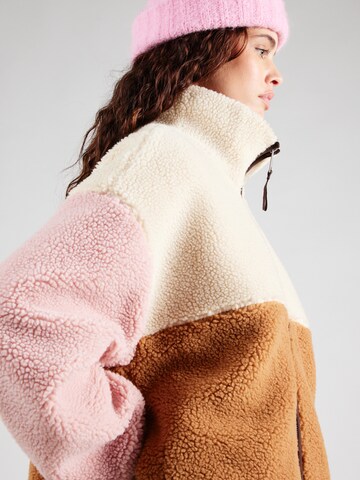 Monki - Chaqueta polar en marrón